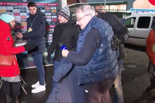 Mihai Stoichiță (68 de ani), directorul Comisiei Tehnice din cadrul FRF, a alunecat pe gheață de la Voluntari și a căzut, la finalul meciului câștigat de CFR Cluj cu 1-0.