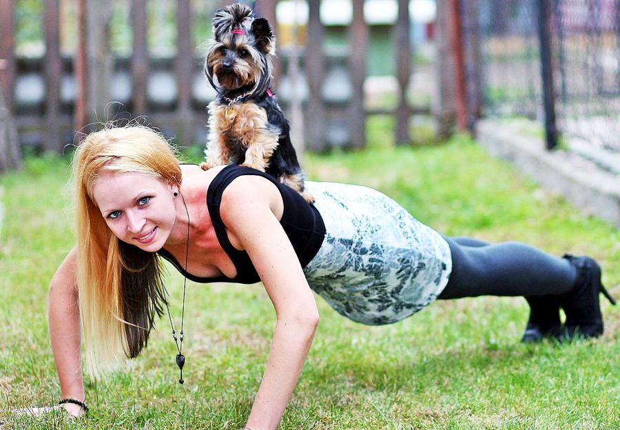 Flotările sunt foarte bune, cu sau fără un partener canin Exercițiile fizice pe care experții americani le recomandă pentru a scădea cu 20% riscul de cancer, diabet sau boli cardiovasculare: „Oricine le poate face acasă, fără sală”