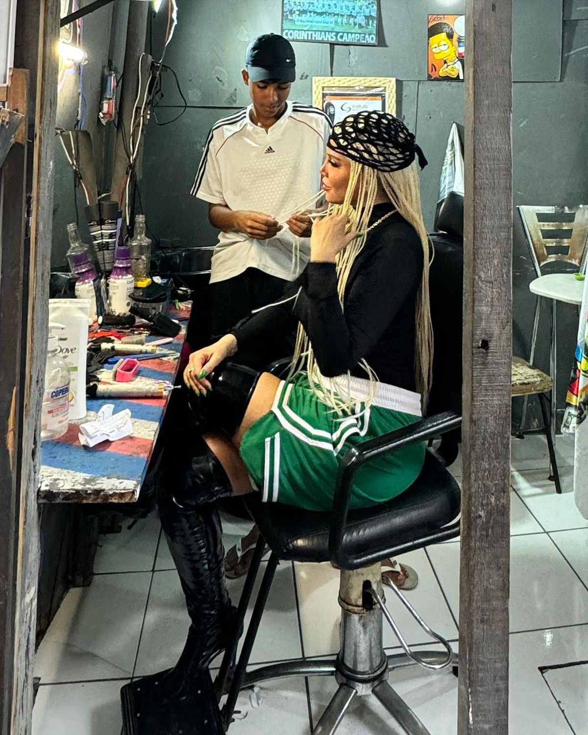 Wanda Nara şochează din nou! A apărut în favelele din Brazilia doar cu tricoul Argentinei pe ea