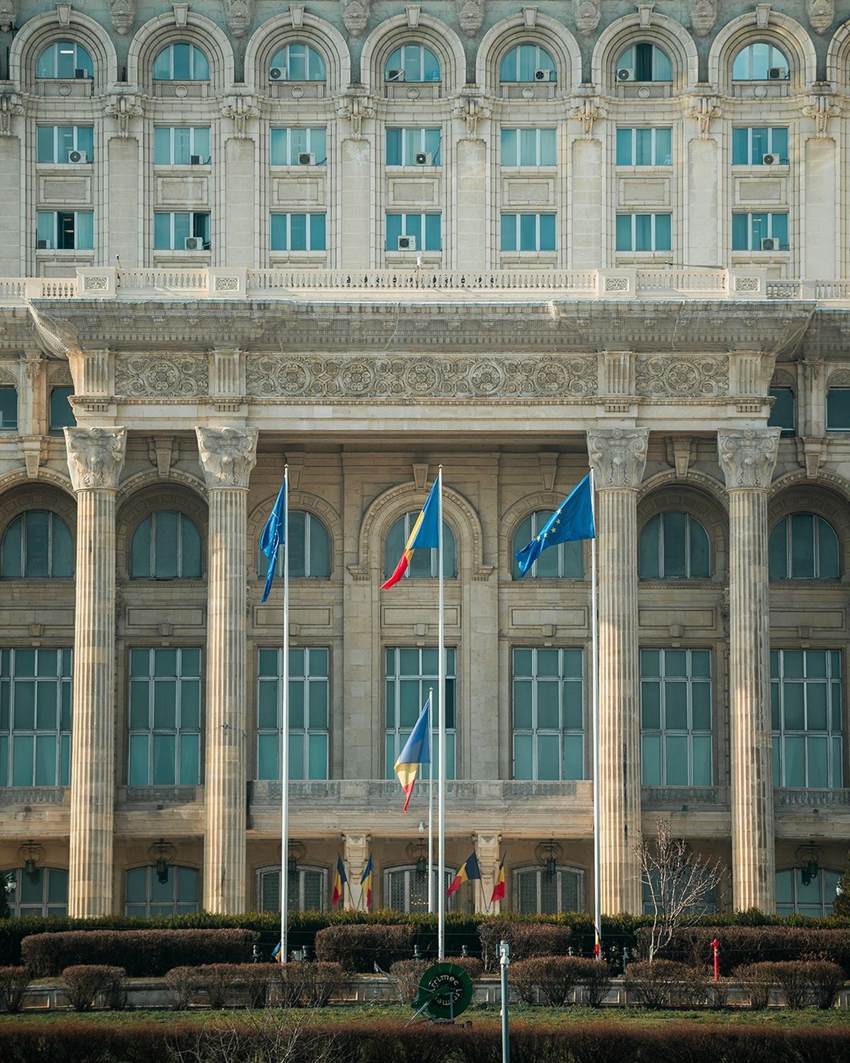 Imaginile din București publicate pe contul oficial al celor de la Manchester United, cu doar câteva ceasuri înaintea partidei cu FCSB