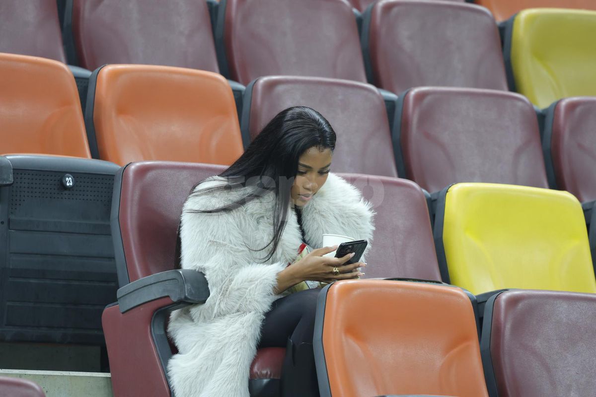 Mbali Malindi, iubita lui Siyabonga Ngezana, la meciul FCSB - Manchester United