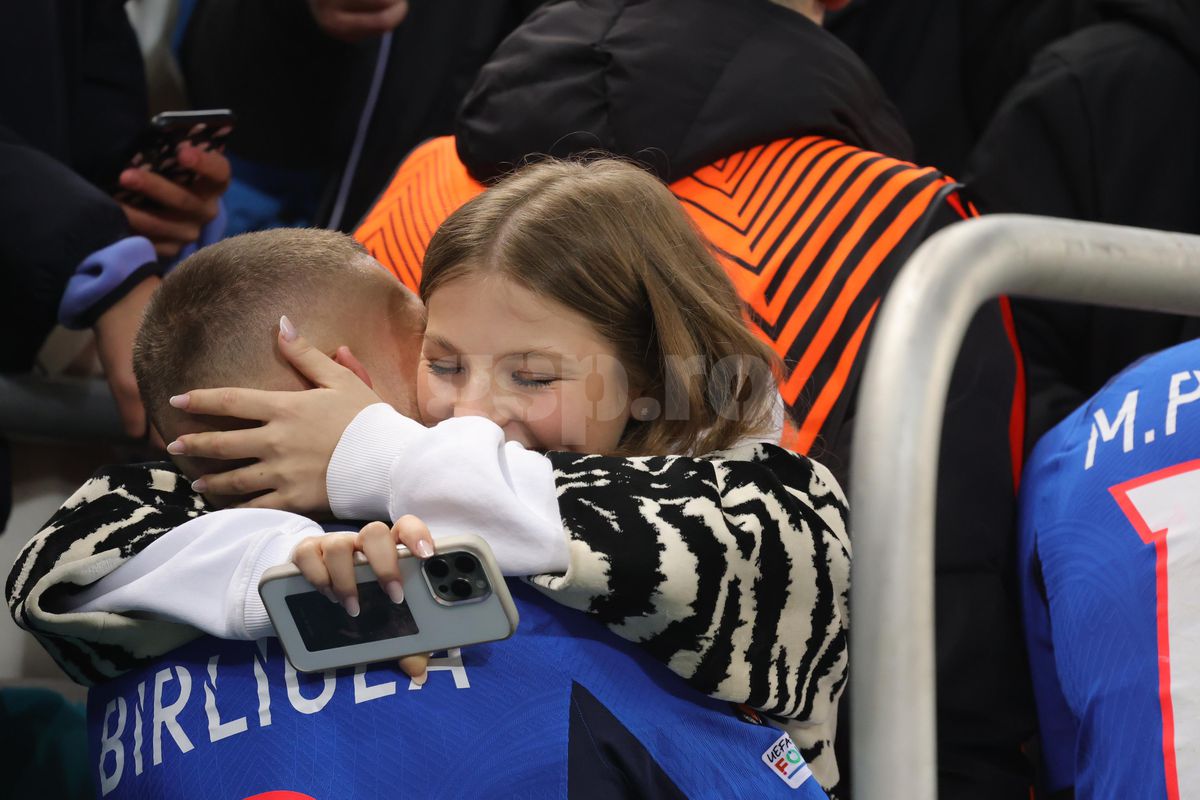 „Mândră de tine!” » Antonia a venit special din Italia pentru FCSB - Manchester United: „Să nu uiți asta!”