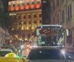 Un BMW pe avarii a blocat autocarul lui Manchester United în Capitală / Sursă foto: Twitter