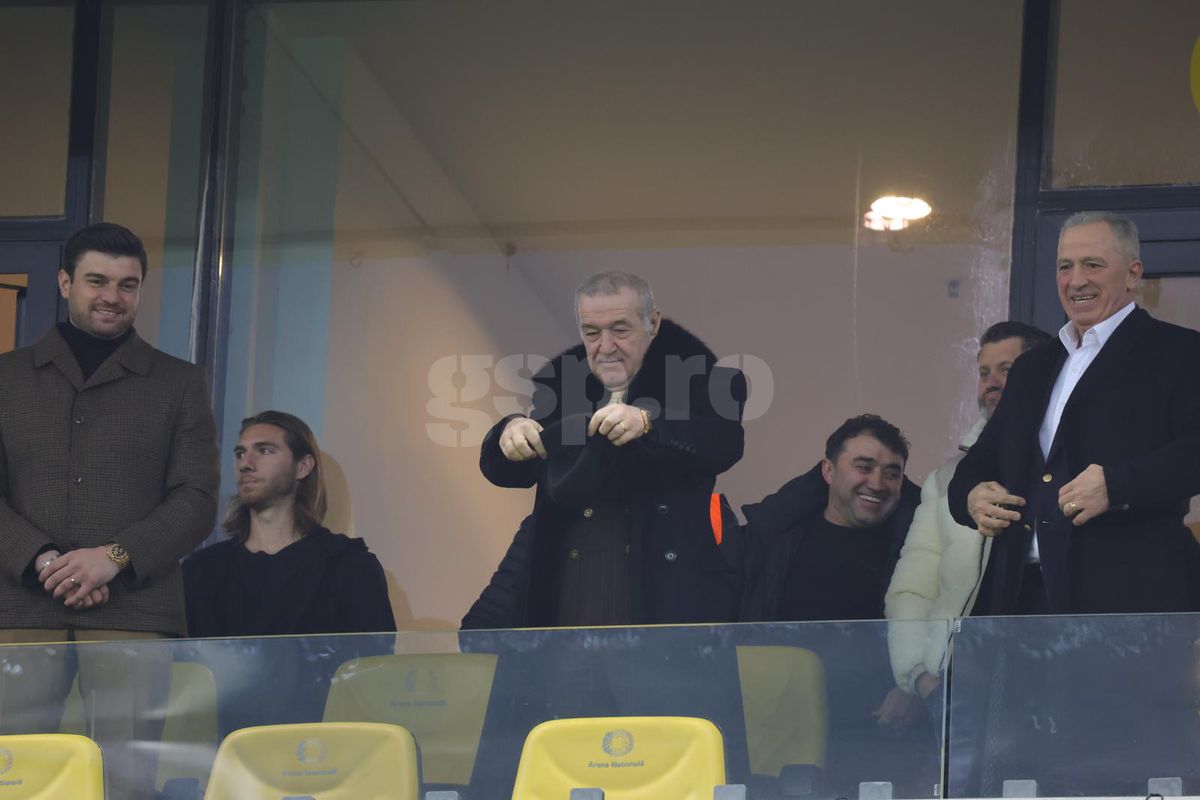 Marcel Ciolacu, alături de Gigi Becali la FCSB - Manchester United, foto: Ionuț Iordache