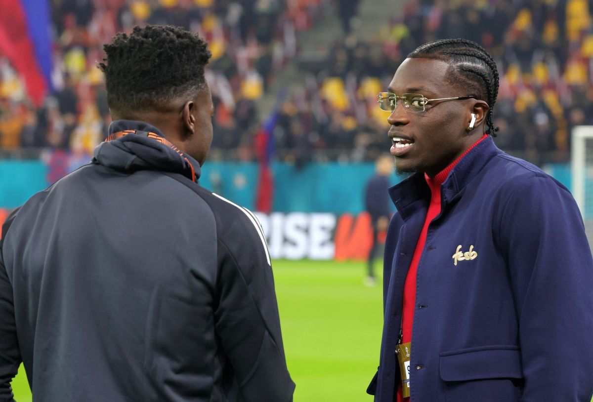 „Leii” între ei »  Joyskim Dawa l-a luat în primire pe starul lui Manchester United: imaginile surprinse pe Arena Națională