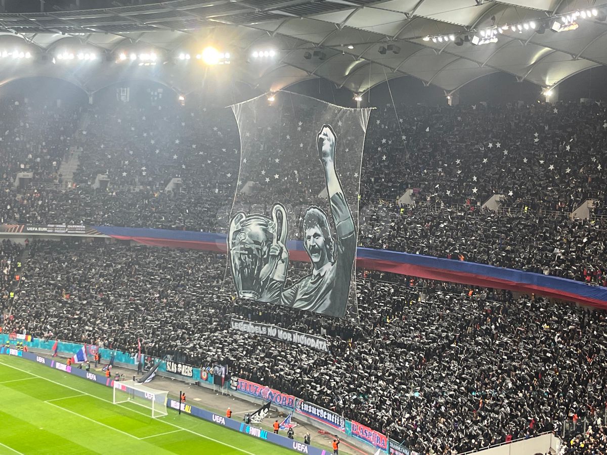Scenografie în memoria lui Duckadam la FCSB - Man United