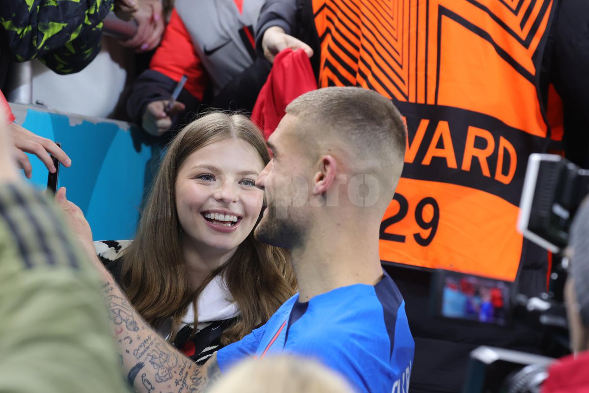 Bîrligea și iubita Antonia au mers la Real Madrid - Arsenal » Nu și-au ascuns simpatiile: ce tricouri au purtat