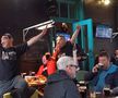 Suporterii lui Manchester United fac spectacol în Centrul Vechi din București în dulcele stil clasic