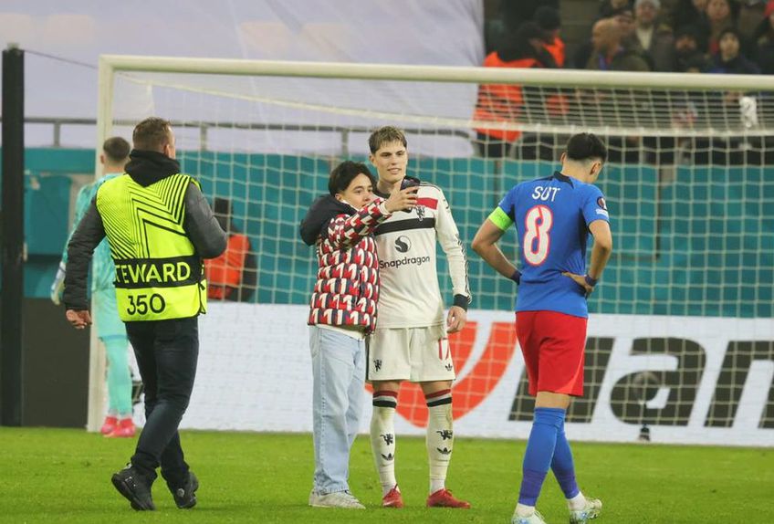 Un puști a întrerupt meciul FCSB - Manchester United / FOTO: Ionuț Iordache (Gazeta Sporturilor)