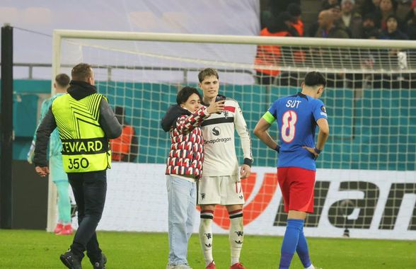 Nu s-a văzut la TV » A intrat pe teren la FCSB  - Manchester și s-a dus glonț spre fotbalistul lui United