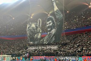 FCSB - Manchester United. Arena Națională, plină ochi: au acoperit și scările! » Scenografie impresionantă in memoriam Helmut Duckadam: „Legendele nu mor niciodată”