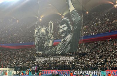 FCSB - Manchester United. Arena Națională, plină ochi: au acoperit și scările! » Scenografie impresionantă in memoriam Helmut Duckadam: „Legendele nu mor niciodată”