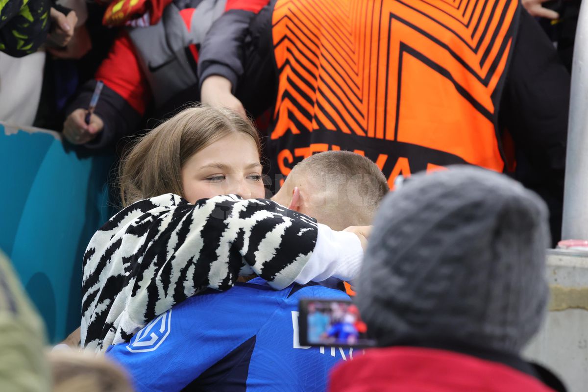 „Mândră de tine!” » Antonia a venit special din Italia pentru FCSB - Manchester United: „Să nu uiți asta!”