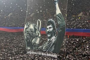 Regal FCSB - Manchester United, cu peste 50.000 de oameni pe Arena Națională » Moment emoționant pe Arena Națională: Helmut Duckadam, omagiat printr-o scenografie 3D de amploare