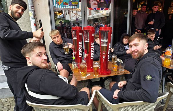 „Diavolii” au ocupat Centrul Vechi! Imaginile surprinse de GSP: fanii lui United și-au făcut „încălzirea” înainte de meciul cu FCSB