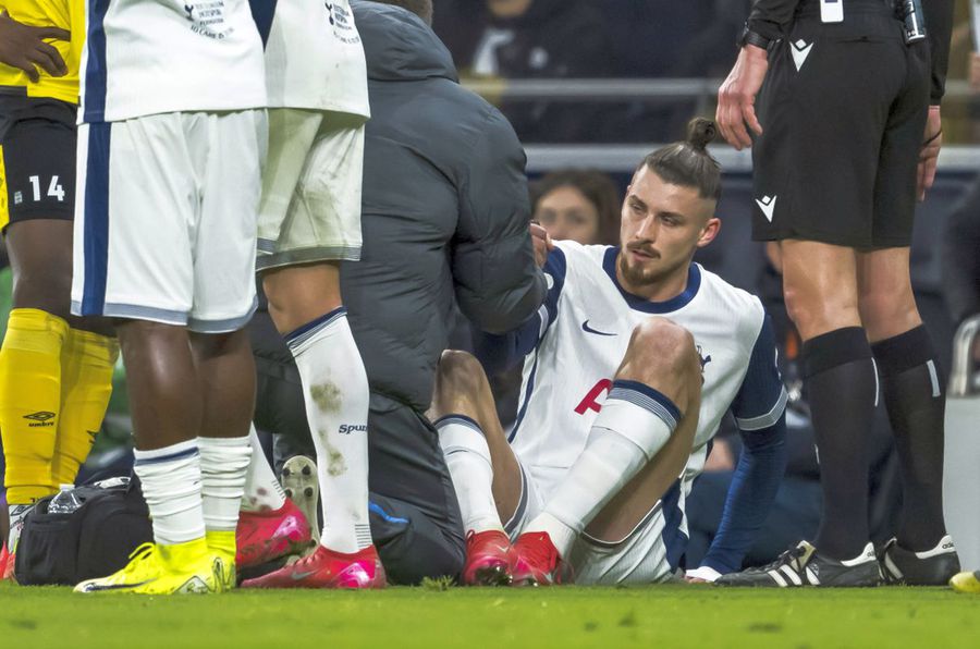 Radu Drăgușin s-a accidentat în Tottenham - Elfsborg și nu va mai juca în acest sezon. foto: Imago Images „Ai vrut să renunți la fotbal?” » Radu Drăgușin, de la șocul rupturii de ligament la revenirea pe teren: „S-a întâmplat cu un scop”
