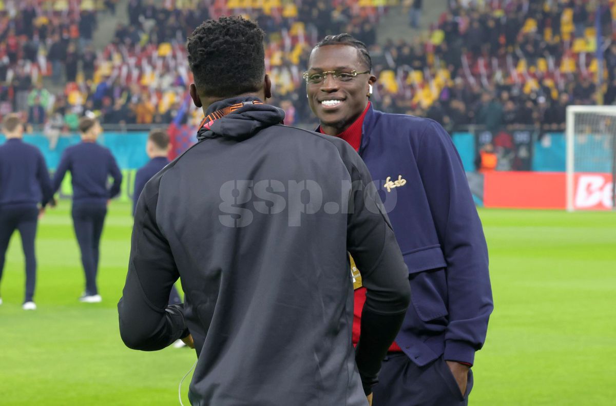 „Leii” între ei » Joyskim Dawa și Andre Onana, scurt chat pe gazon, înainte de FCSB - Manchester United