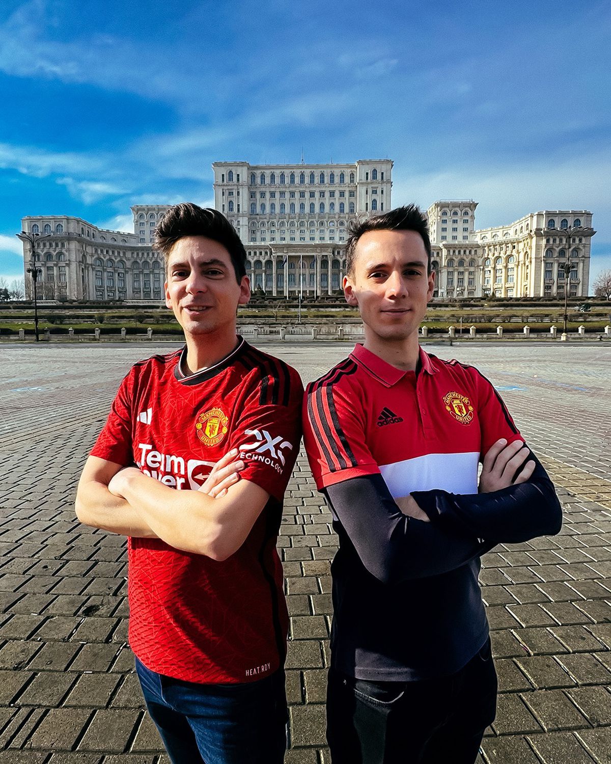 Imaginile din București publicate pe contul oficial al celor de la Manchester United, cu doar câteva ceasuri înaintea partidei cu FCSB