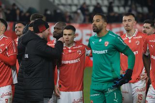 Florin Prunea nu l-a menajat pe Devis Epassy după ce a „comis-o” cu Petrolul: „Dublă greșeală!”