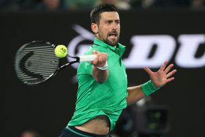 Novak Djokovic – Jannik Sinner, a doua semifinală de la Australian Open! Legendarul sârb începe agresiv setul secund