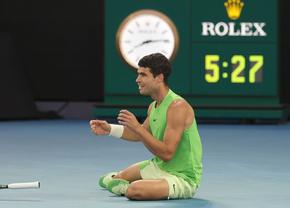 Carlos Alcaraz, triumfător în cea mai lungă semifinală din istoria Australian Open! Alexander Zverev a revenit de la 0-2 la seturi, dar nu s-a putut impune