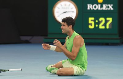 Carlos Alcaraz, triumfător în cea mai lungă semifinală din istoria Australian Open! Alexander Zverev a revenit de la 0-2 la seturi, dar nu s-a putut impune