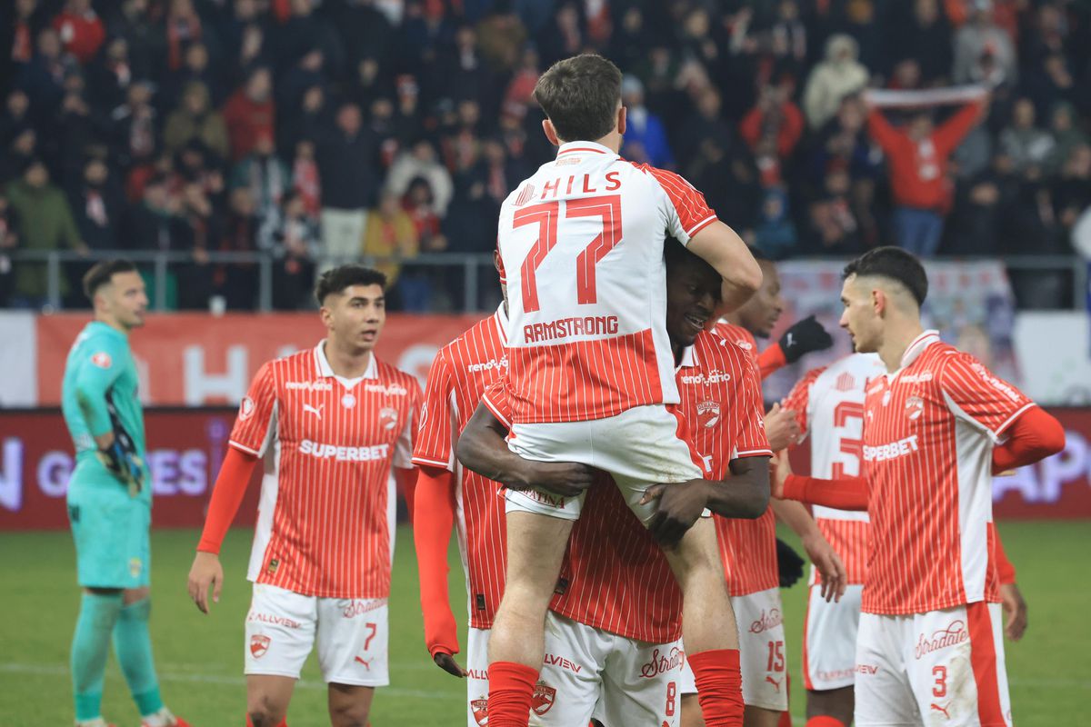 S-a încăpățânat să gafeze: Epassy, două greșeli la faza în care Petrolul a egalat-o pe Dinamo