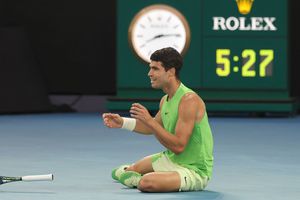 Carlos Alcaraz, triumfător în cea mai lungă semifinală din istoria Australian Open! Alexander Zverev a revenit de la 0-2 la seturi, dar nu s-a putut impune
