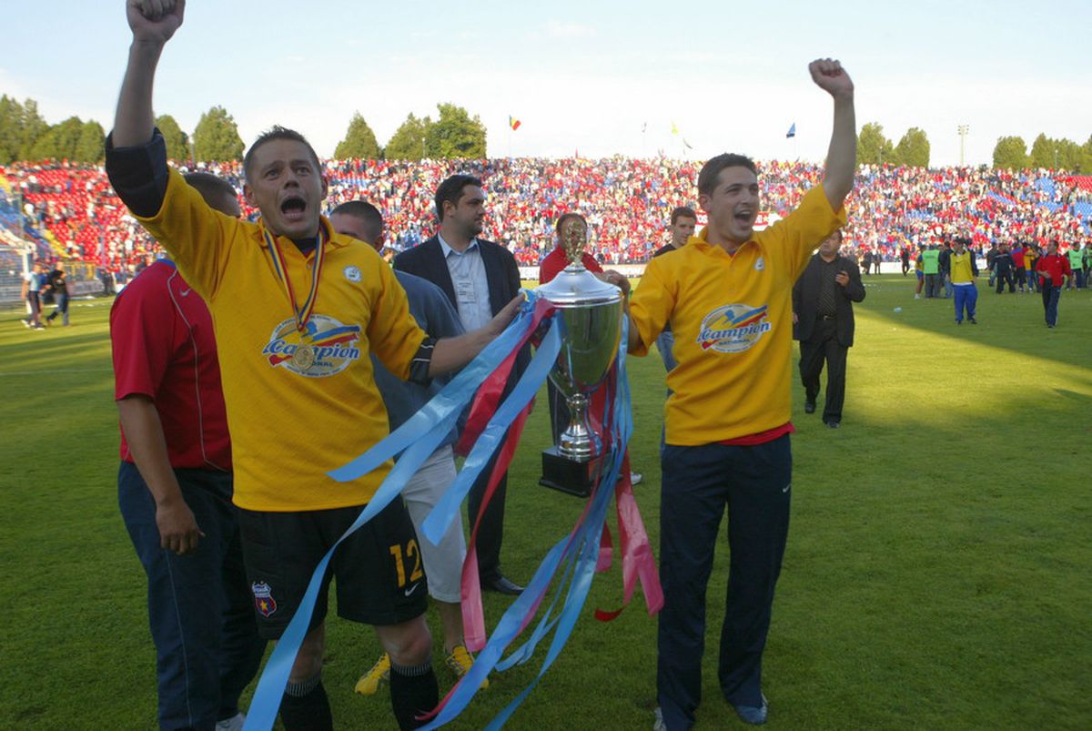 VIDEO Peluza Sud Steaua i-a adus un ultim omagiu lui Martin Tudor, în fața arenei din Ghencea