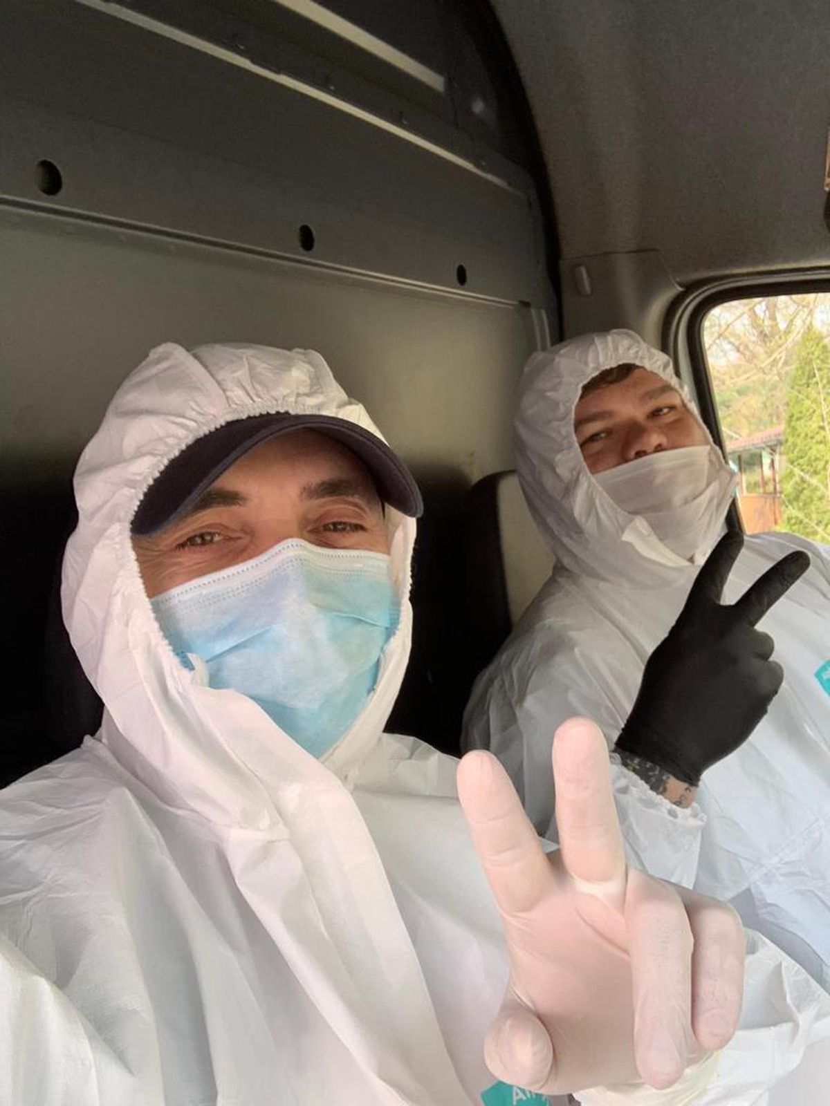 Cosmin Olăroiu suplimentează: 180 de porții de mâncare pe zi pentru medicii din prima linie de la spitalul „Victor Babeș” din București