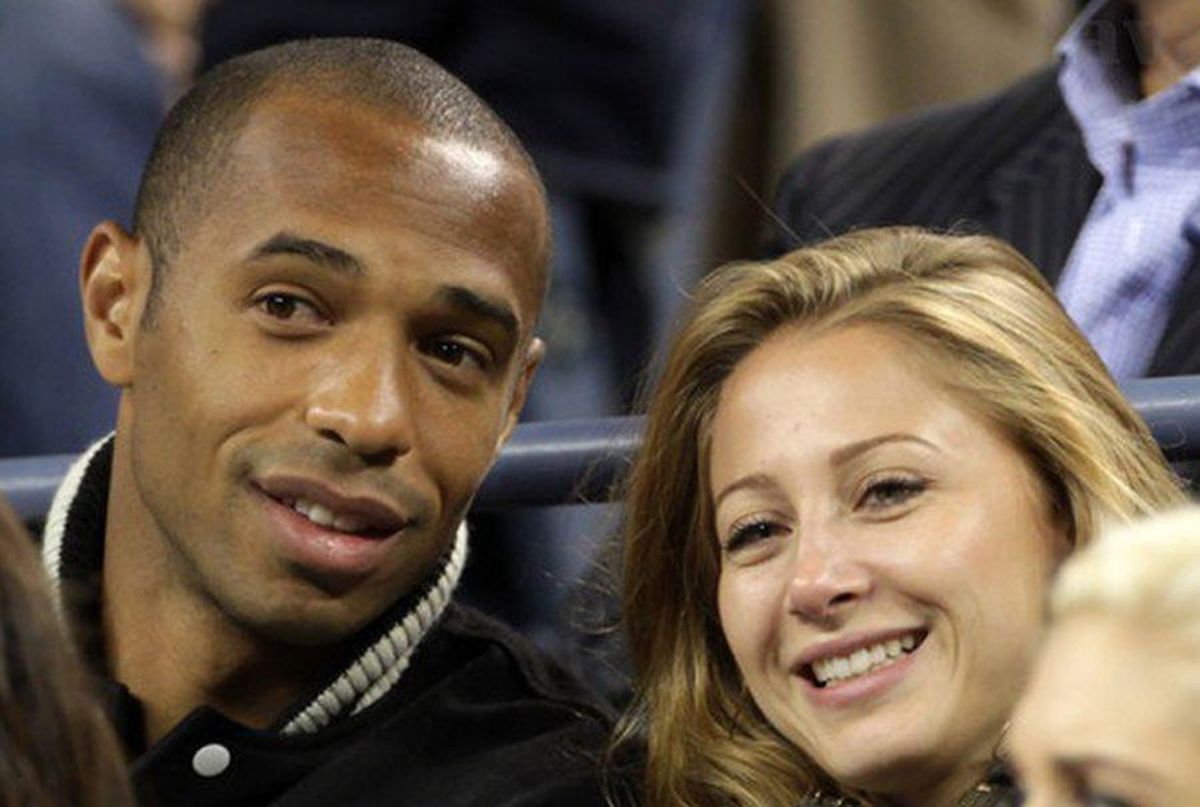 Foștii fotbaliști care se laudă cu iubite mai tinere