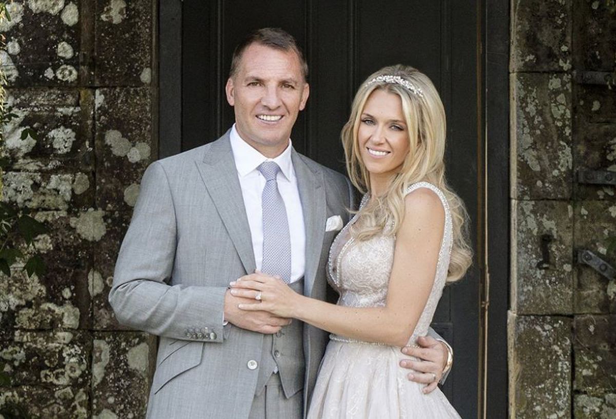 Foștii fotbaliști care se laudă cu iubite mai tinere