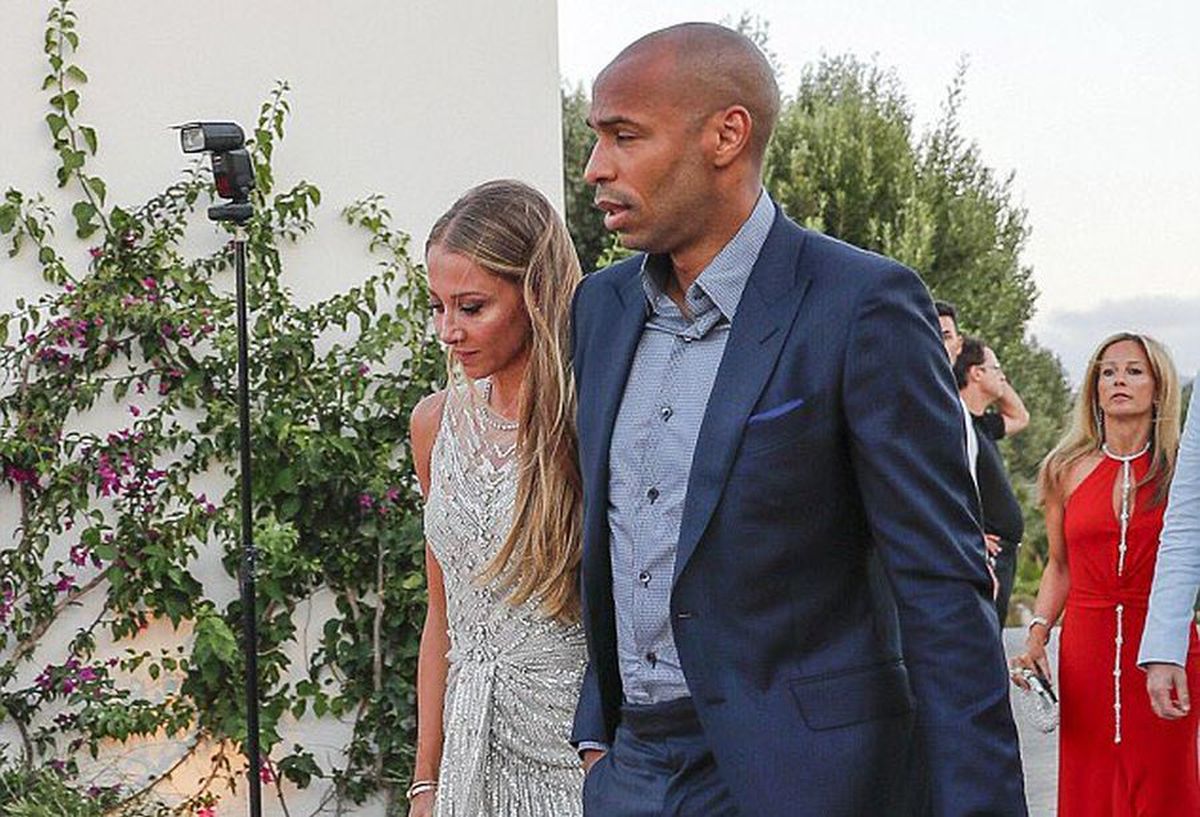 Foștii fotbaliști care se laudă cu iubite mai tinere