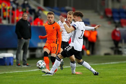 Olanda U21 și Ungaria U21 se întâlnesc astăzi, de la ora 19:00, în ultimul meci al grupei A de la Euro 2021. Naționala lui Adrian Mutu (42 de ani) este interesată direct de rezultatul acestei partide.