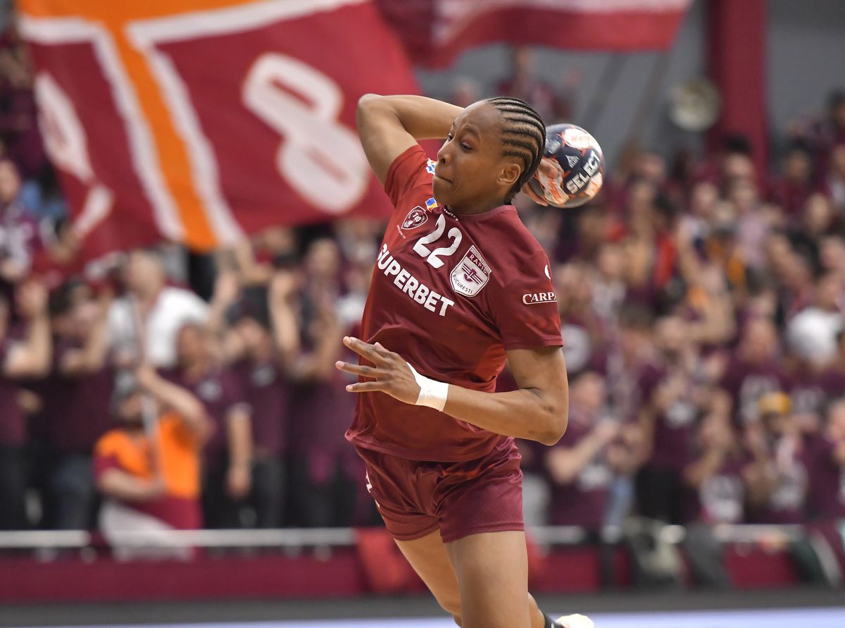 Rapid, victorie cu SCM Râmnicu Vâlcea » Momente de panică în final: Jovana Kovacevic s-a prăbușit pe parchet