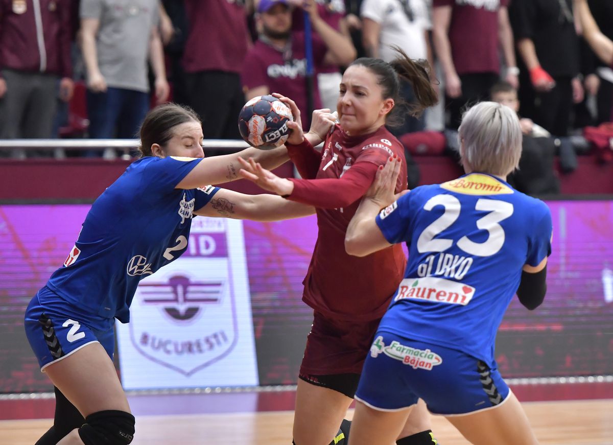 Rapid, victorie cu SCM Râmnicu Vâlcea » Momente de panică în final: Jovana Kovacevic s-a prăbușit pe parchet