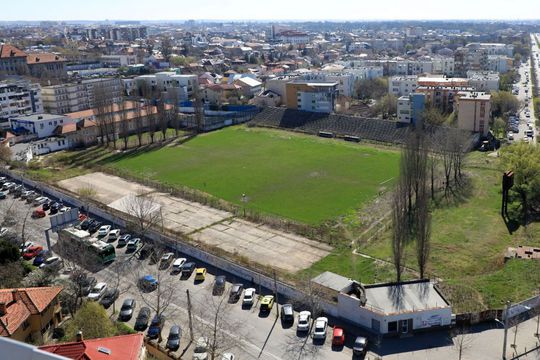A început demolarea pe stadionul „Tineretului” din Craiova - imagine din 30 martie 2023 / Sursă foto: Facebook@ Universitatea Craiova
