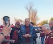 Dan Șucu mănâncă parizer alături de suporteri, înainte de Universitatea Craiova - Rapid (foto: Marius Mărgărit/GSP)