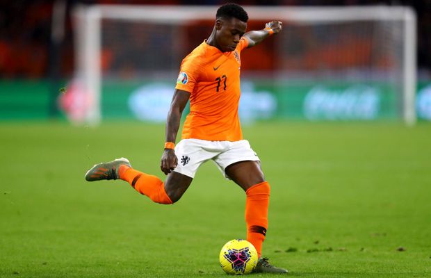 Ororile prin care trece starul Olandei într-o închisoare din Emirate » 20 de persoane într-o celulă de 6!