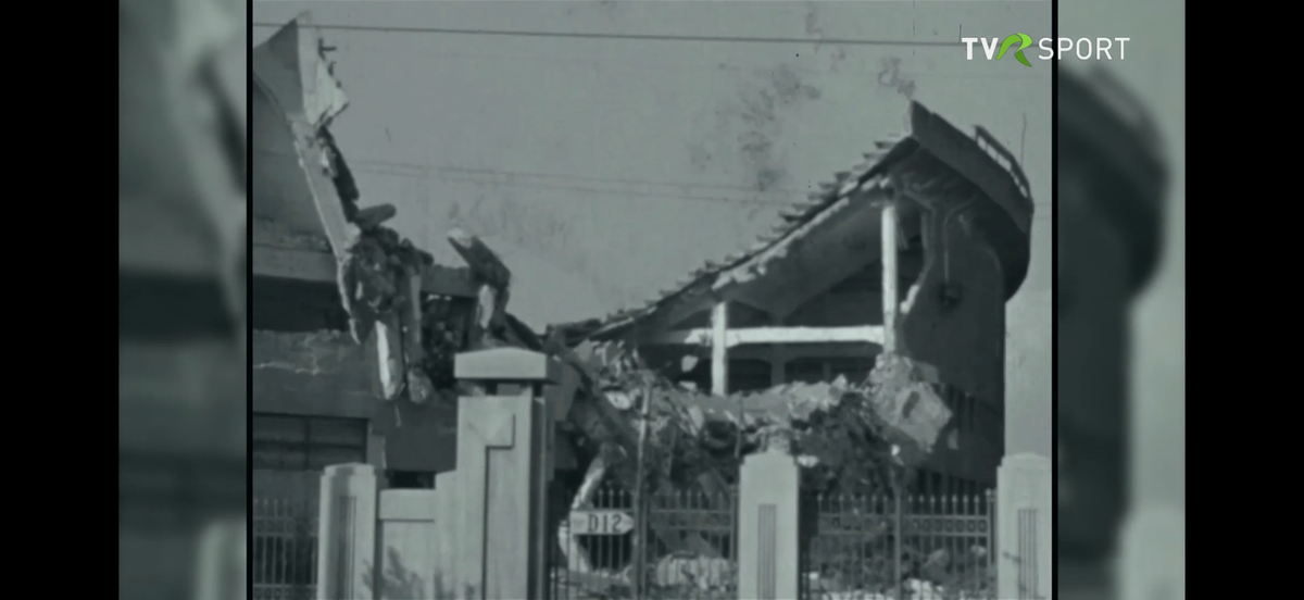 Imagini în premieră difuzate de Televiziunea Română » Cum a fost devastat stadionul Rapid în bombardamentele din 1944!
