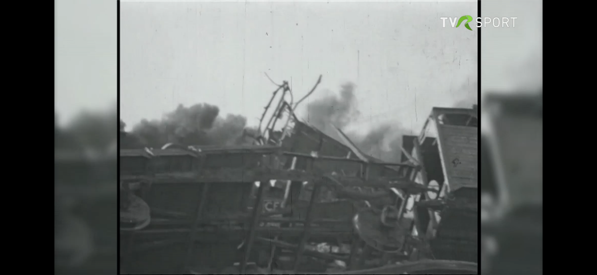 Imagini în premieră difuzate de Televiziunea Română » Cum a fost devastat stadionul Rapid în bombardamentele din 1944!