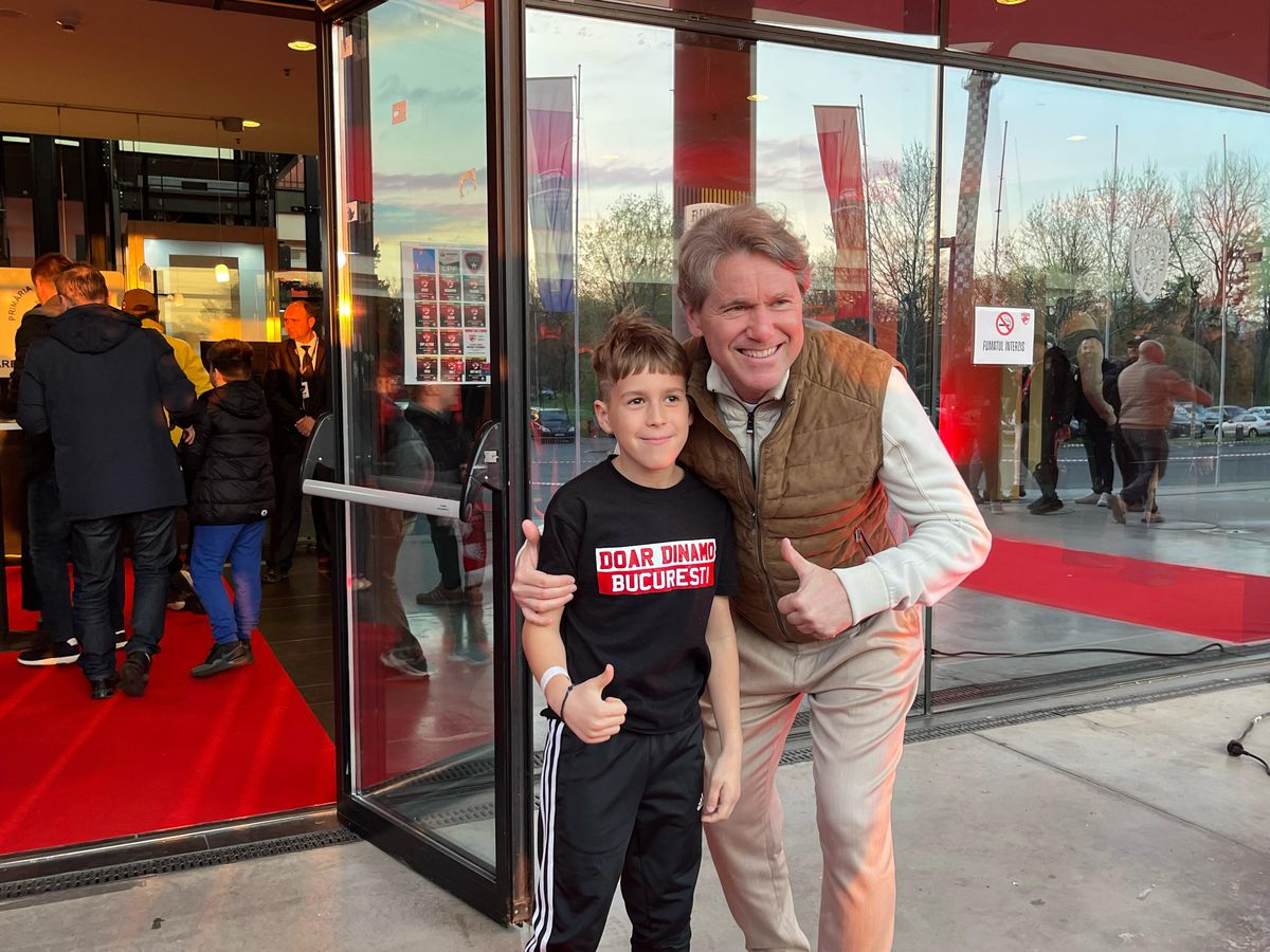 Mustață spera să introducă două bannere abominabile la Dinamo - FCSB » Ce conțineau, în realitate, mesajele descrise drept „ironii”