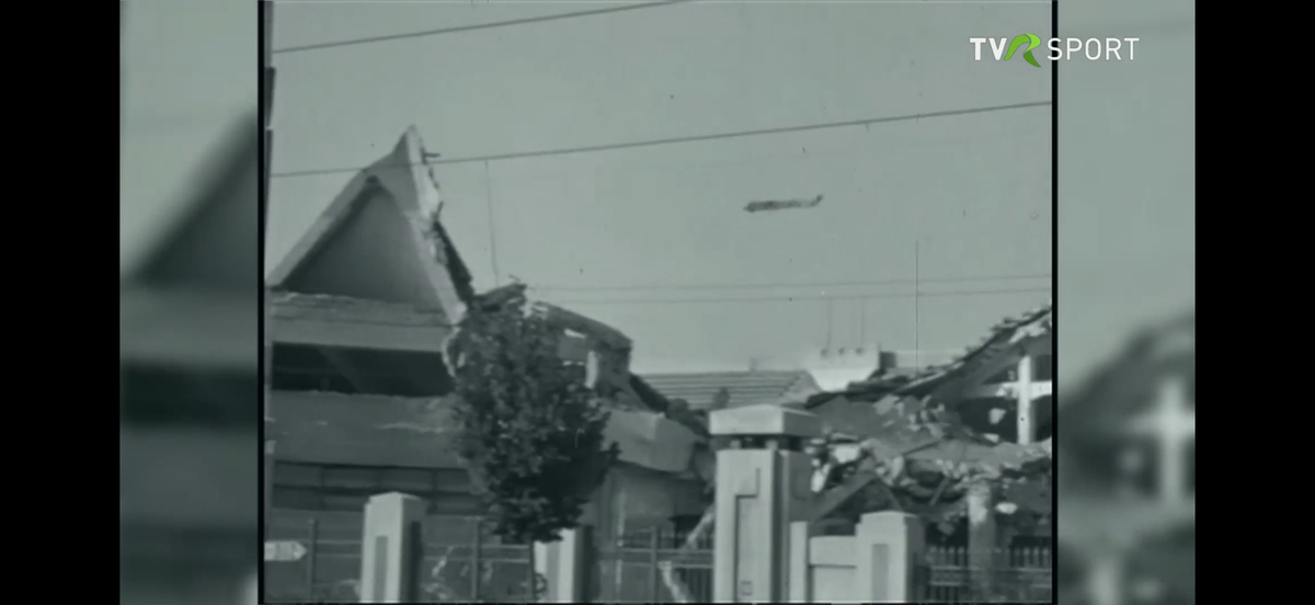 Imagini în premieră difuzate de Televiziunea Română » Cum a fost devastat stadionul Rapid în bombardamentele din 1944!