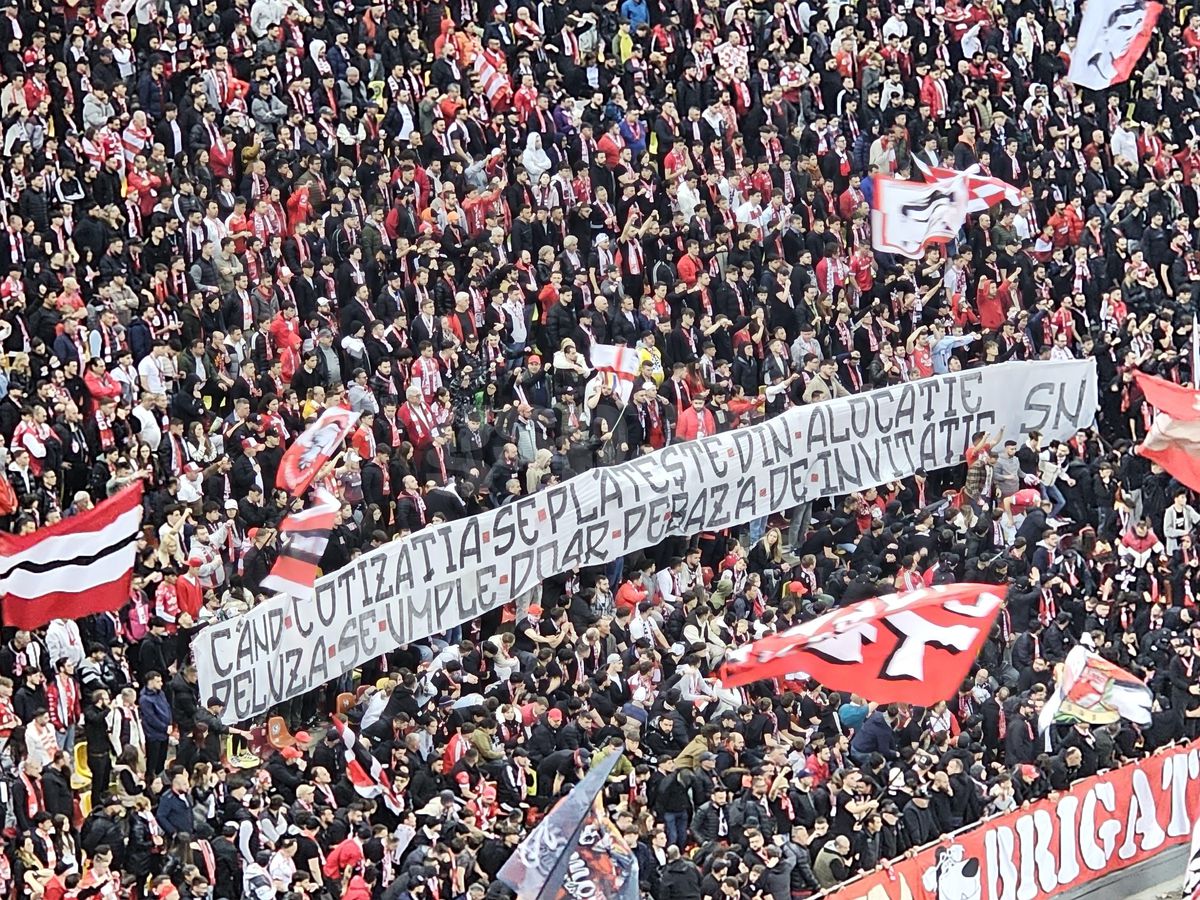 Dinamo - FCSB, imagini dinainte de meci + mesaje afișate în stadion