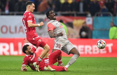 „Îți e teamă că FCSB poate sărbători titlul cu voi?” » Titularul lui Dinamo nu a stat pe gânduri: „Da, este favorită, dar...”