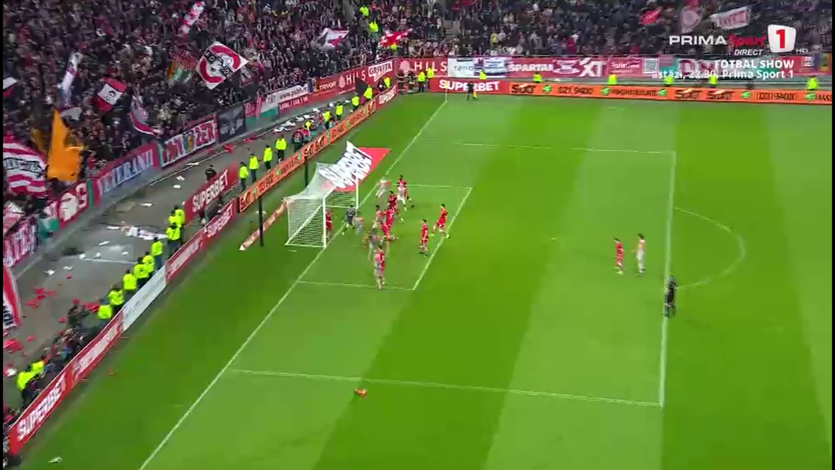 Fază controversată în derby-ul Dinamo - FCSB » Adrian Porumboiu și Marius Avram s-au pus de acord!