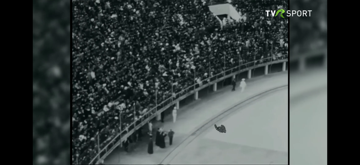 Imagini în premieră difuzate de Televiziunea Română » Cum a fost devastat stadionul Rapid în bombardamentele din 1944!