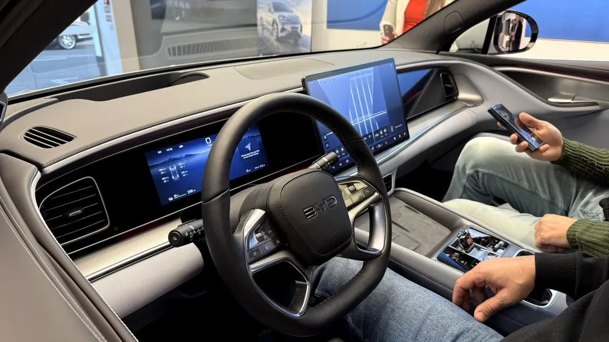 Mașina care a intrat puternic pe piața din România, parteneriat pentru un model exclusiv cu echipa lui Cristi Chivu: imagini spectaculoase