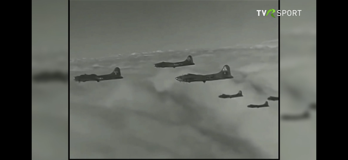 Imagini în premieră difuzate de Televiziunea Română » Cum a fost devastat stadionul Rapid în bombardamentele din 1944!