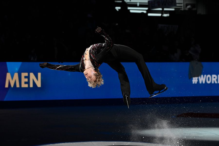 Ilia Malinin executând o săritură pe spate FOTO Imago Images Motivația tristă a tânărului care continuă să uimească lumea patinajului artistic: „Evoluez pentru ei”